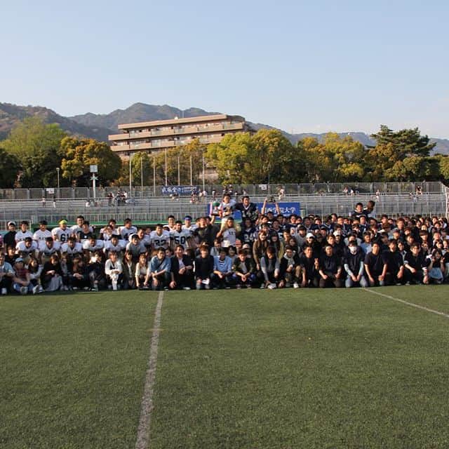 神戸学院大学さんのインスタグラム写真 - (神戸学院大学Instagram)「アメフト部が県立大に勝ちました アメリカンフットボール部「NAVY SEALS」と兵庫県立大「TRAIL BLAZERS」の定期戦が16日、王子スタジアムで行われ、「NAVY SEALS」は21－14で勝ち、通算成績を8勝1敗としました。試合後の表彰式では、森中肇健主将が真弓杯を授与され、MVPには藤本勝大選手が選ばれました。この日は、新チームになって初の試合。両チームとも新入生が観戦したほか、チアリーダー部も応援に駆けつけました。 #神戸学院大学#神戸学院#アメリカンフットボール部 #チアリーダー部#独立団体」4月17日 10時52分 - kobegakuin_university_koho