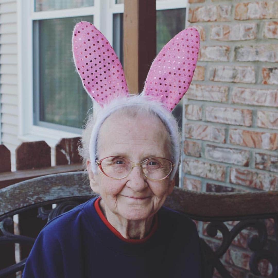 Grandma Bettyのインスタグラム：「Happy Easter! Don't forget to #Smile today! 😁」