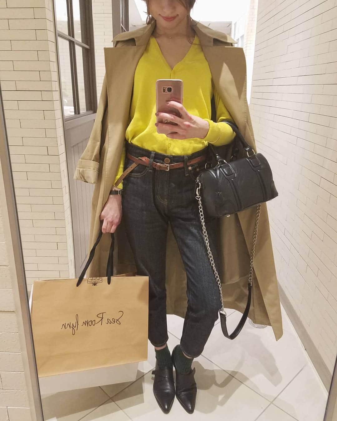 月島桃花さんのインスタグラム写真 - (月島桃花Instagram)「. 三宮へお出かけ～♡♡ 👖はRED CARD 近頃、靴下集めにはまっている。 この日は深めのグリーン🌿 #ootd #instafashion #springfashion  #zara #milaowen #redcard #ザラ #ミラオーウェン #デニムコーデ #トレンチ . #sweet #スウィートインスタ」3月24日 19時19分 - momoka_peanuts
