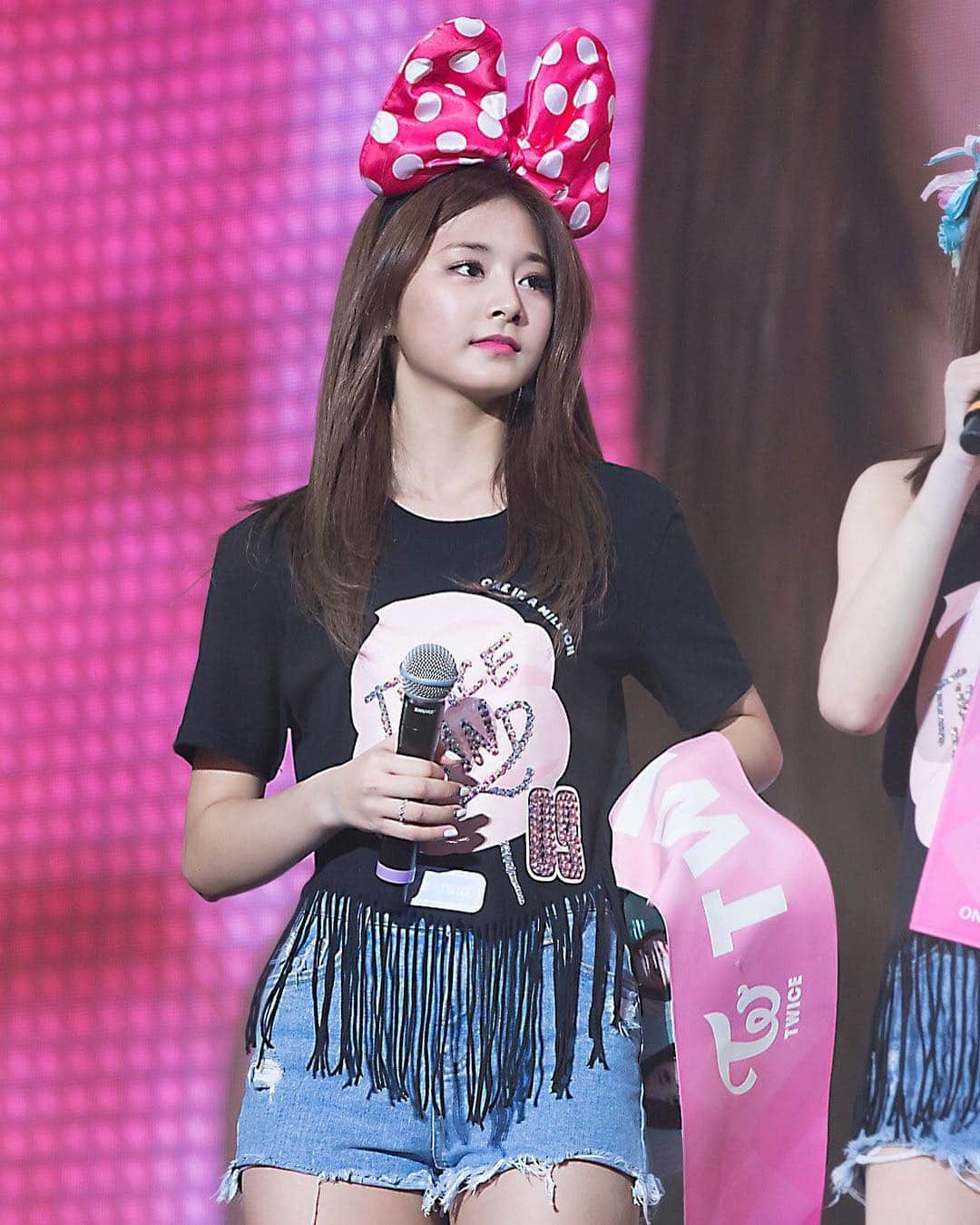 ツウィのインスタグラム：「170218 TWICELAND DAY2 #쯔위 #TZUYU #트와이스 #TWICE #HAPPYMINADAY 🎃」