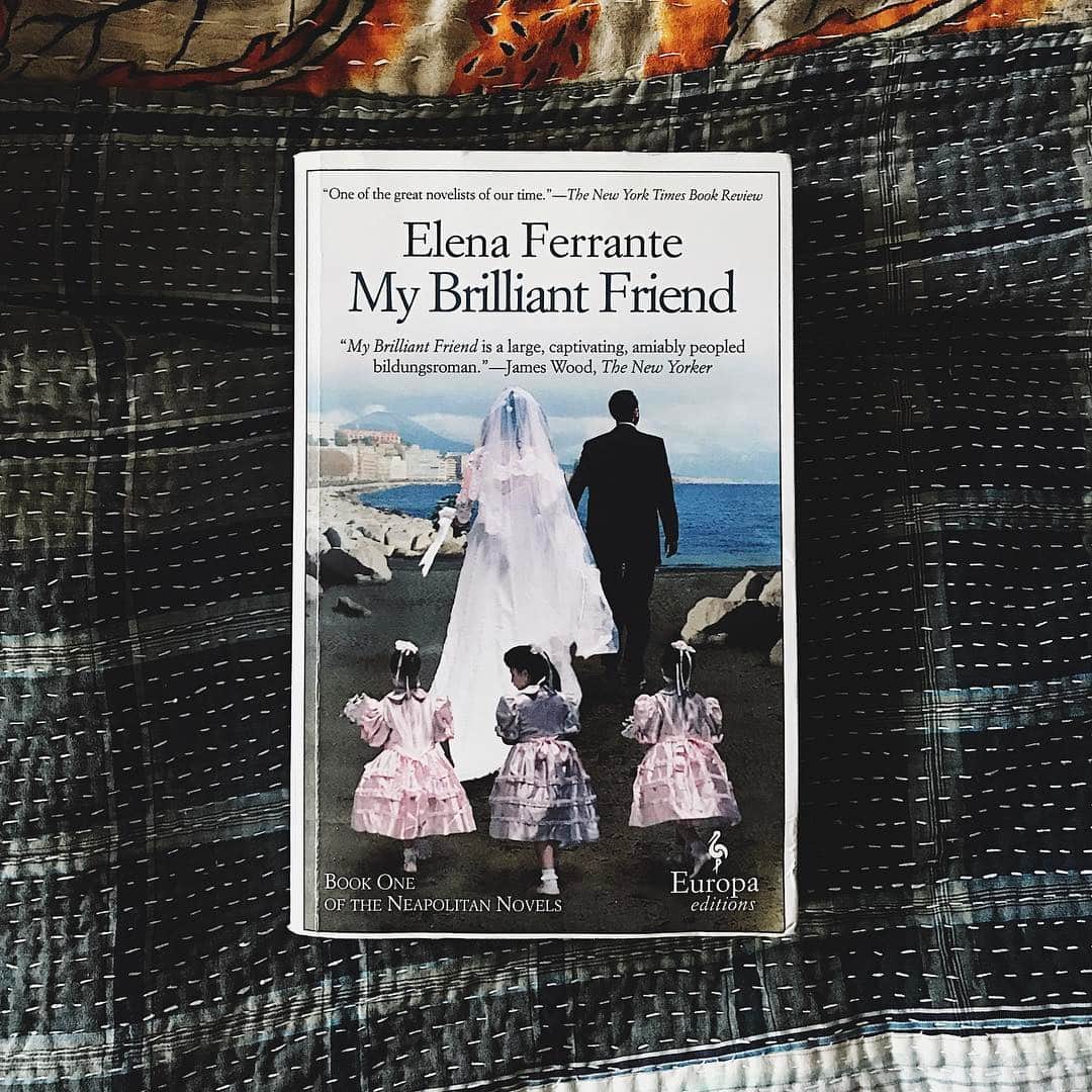 アシュレー・ジョンソンさんのインスタグラム写真 - (アシュレー・ジョンソンInstagram)「Finally started reading this incredibly written series. Absolutely blown away.」3月25日 1時52分 - ashleythejohnson