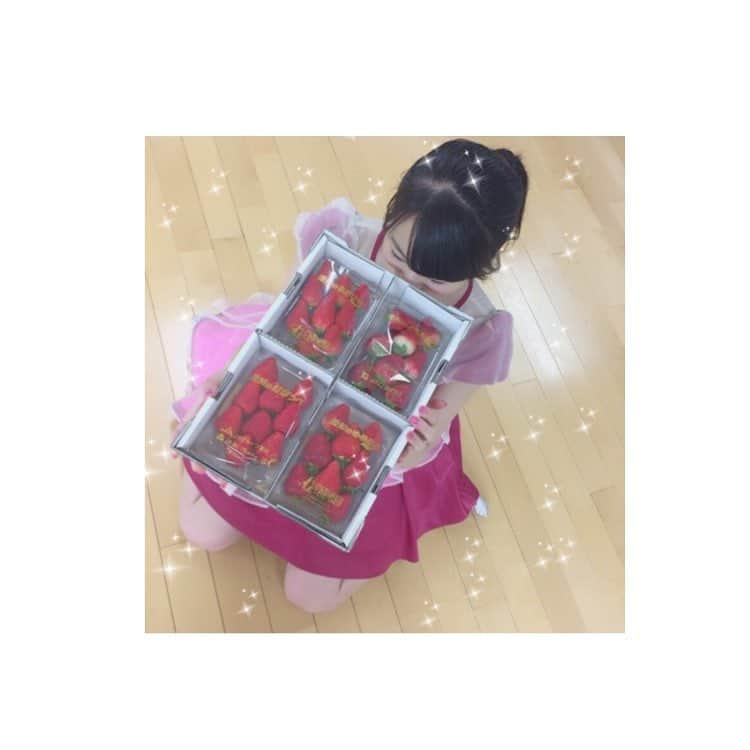 甲斐彩花さんのインスタグラム写真 - (甲斐彩花Instagram)「いちご🍓💓 たかまふ👰👰💗」3月25日 13時47分 - ayaka_0044