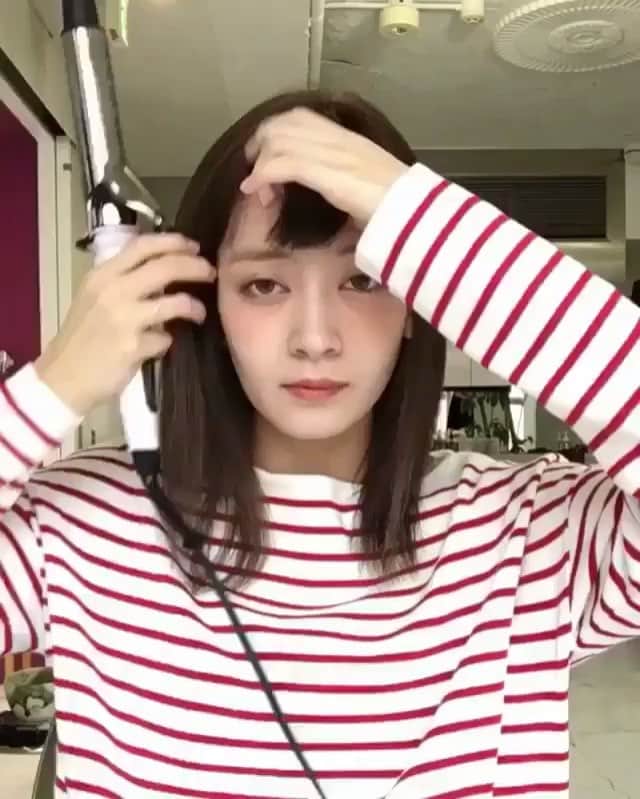 beautのインスタグラム：「【@beaut.hairstyleより】 前髪アレンジ♡ ---------------------------------------------------- 動画はOfHAIR表参道の @kyohei_konishi さんから。 小西さんは様々な ヘアスタイル&ヘアアレンジの動画を Instagramに載せています♪ どんなアレンジを すればいいか悩んでいる方は 小西さんのInstagramを見て真似しましょう♡ ---------------------------------------------------- #beaut #ビュート ・ ・ ・ #ヘアスタイル #ヘアアレンジ #サロンモデル #グラデーション #カラー #ショート #ボブ #メイク #ヘアアレンジ解説 #セルフアレンジ #instafashion #like4like #fashion #coordinate #colorful #japan #japanshop #shibuya #tokyo #ootd #fashongram #fashionista #デート #可愛い」