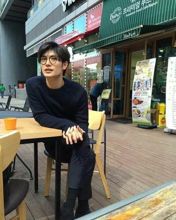 三浦春馬さんのインスタグラム写真 - (三浦春馬Instagram)「I think I have a glasses fetish😁do you?  #harumamiura #miuraharuma #haruma #miura」3月26日 0時20分 - miuraharuma_official