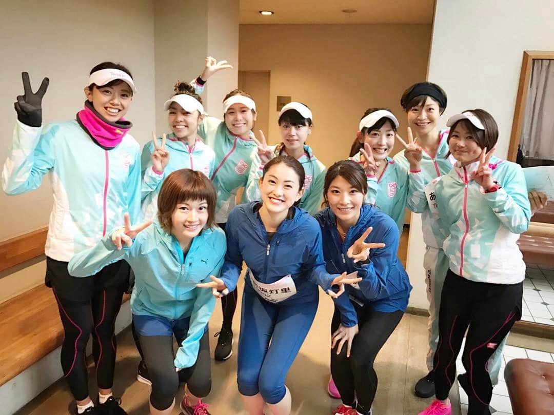 西谷綾子のインスタグラム：「渋谷・表参道ウィメンズマラソン♡ 2017ランナーズ表紙モデル宮坂灯明さんと森野麻美さん♪ そして、元気いっぱいTeamR2の皆さんと(๑˃̵ᴗ˂̵) #渋谷表参道ウィメンズマラソン #渋谷 #表参道 #run #running #マラソン女子 #marathon」
