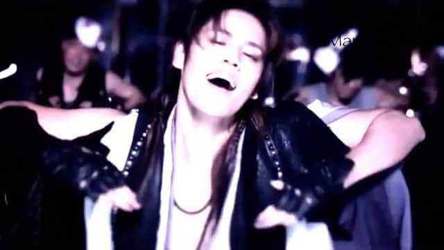 宮野真守のインスタグラム：「【Mamo★Dise Aira Edits! No.17】 こんにちは〜今日からみんなのリクエストを載せたいと思いま〜す 😊💕 今日のリクエストはね、大人なマモちゃんみたいな動画を作ってください！というリクエストです✨ リクエストありがとうございます @loltaku_dream_power さん！曲も彼女の好きな曲ですね 💖 編集のは久しぶりなので、大丈夫かなぁとちょっと心配しました 😅 みんな、リクエストまだ待ってますよ〜リクエストあれば是非 🤗🎶 --- Hello hello! I've decided to choose a request for an 'Aira Edit' to be the first request to get things rolling this time hehe 😊💕 This request came from @loltaku_dream_power who gave me the option to make either a cute Mamo edit or a cool adult-ish Mamo edit ✨ Since I think my previous edit was a cute Mamo one, I've decided to do a cool Mamo this time 😅 The song choices were also decided by her and for a cool Mamo edit, this one's the chosen song 🎶 It's a really short edit this time round though (I only had 30 mins free time 😂) but I figured a short but good quality edit is better than a long and draggy one so here you go! 🤗💖 --- Song: 「Come My Way (Blush x Sam Carter Remix)」 by PLVTINUM --- #宮野真守 #miyanomamoru #mamorumiyano #声優 #seiyuu #mamodiseairaedits」