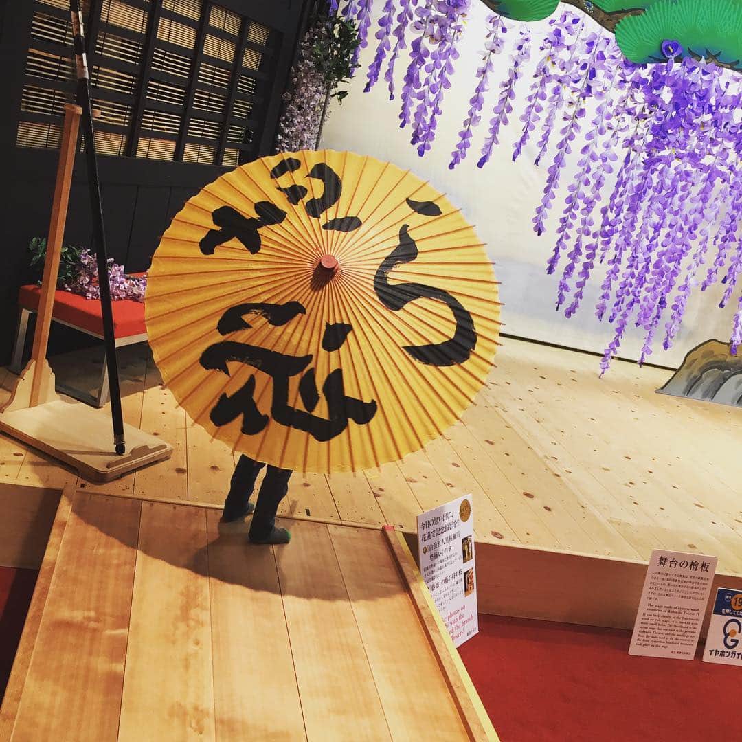 坂東亀三郎さんのインスタグラム写真 - (坂東亀三郎Instagram)「2人で歌舞伎座5Fにあるギャラリーへ遊びにいってみた。此処楽しい。 右肩が「ら」だから、忠信利平か日本駄右衛門だな！！」3月26日 17時15分 - otowayabando