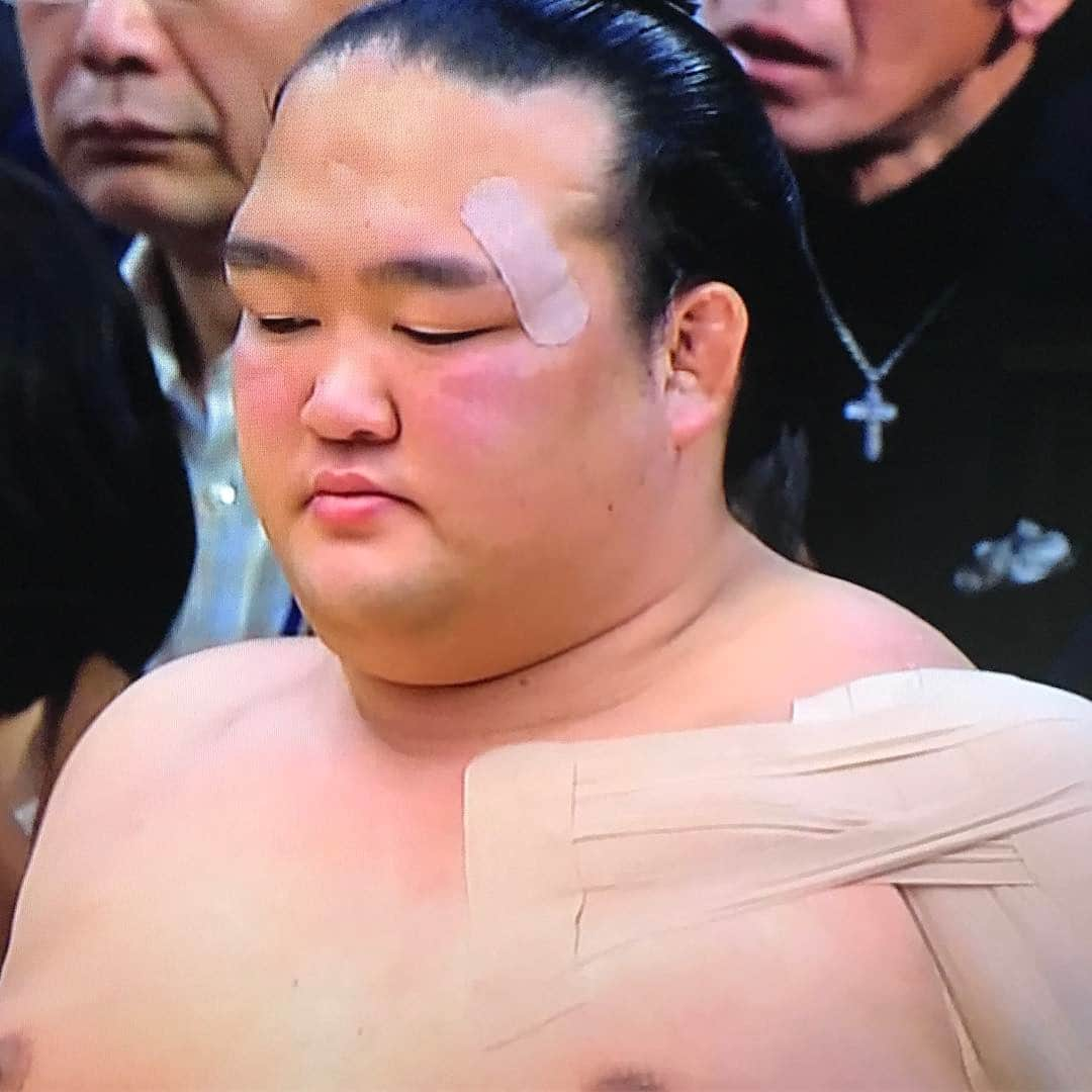 福井優也のインスタグラム：「頑張れ横綱🤔 #横綱 #稀勢の里」