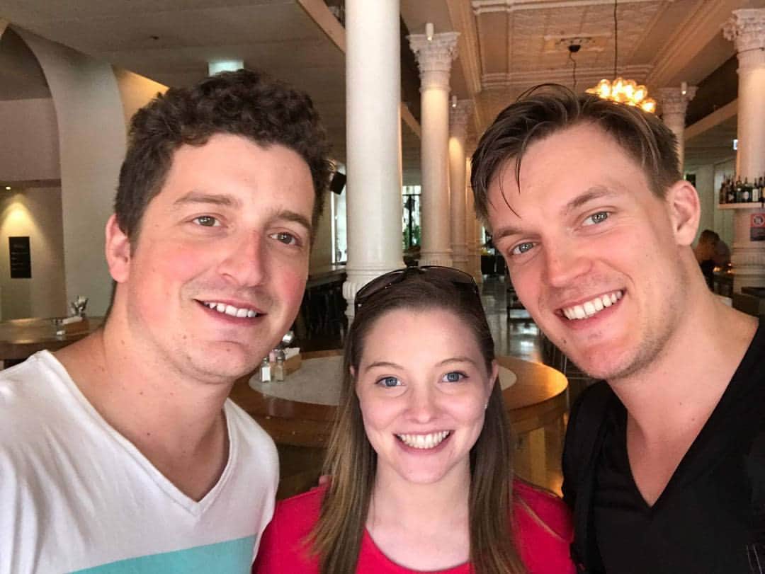 ダニエル・オブライエンのインスタグラム：「There may be no famous landmarks in the background but this is the moment Tomas sailed into Sydney for brunch! Not pictured is @kimlucine the planning legend himself. #reunited」