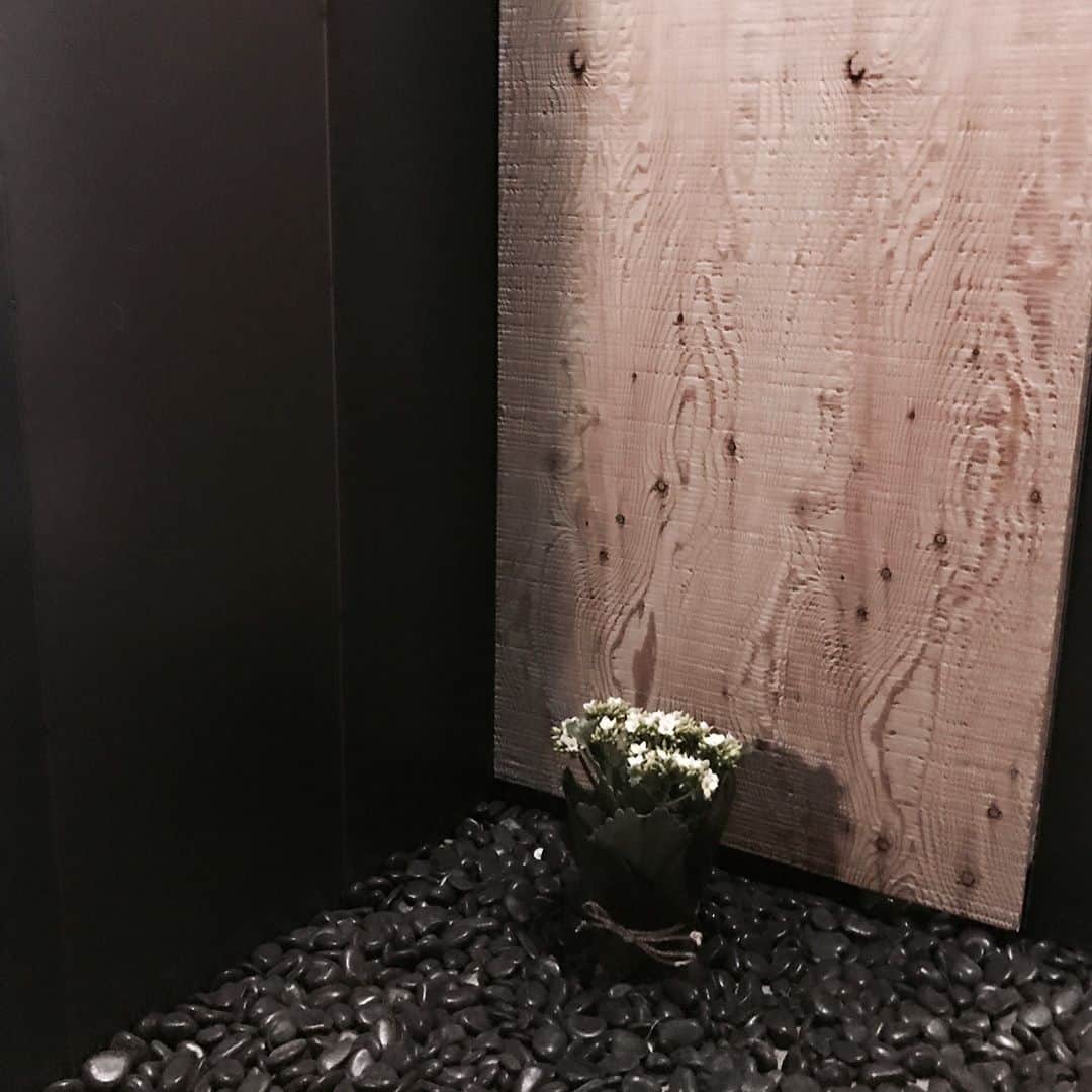 플로리스트 이주연 florist Lee Ju Yeonさんのインスタグラム写真 - (플로리스트 이주연 florist Lee Ju YeonInstagram)「. . 분당 정자동에 오픈한 모던한 인테리어가 돋보이는 고급일식당 효세이로무시 👏🏻 😀 담백하고 깔끔한 찜요리 여운 남는 고급스러운 맛 👍🏻 . . #효#효세이로무시#세이로무시#분당세이로무시#정자카페거리맛집#분당스키야키 #분당맛집 #정자동맛집 #일본식찜요리 #HyoSeioMushi . .」3月26日 20時45分 - vanessflower