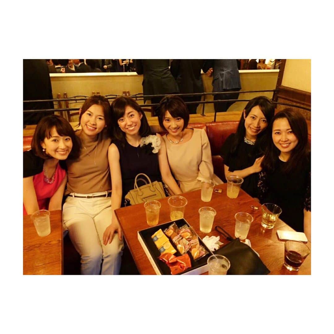 久保井朝美さんのインスタグラム写真 - (久保井朝美Instagram)「👰 アナウンサー仲間💗 ． #結婚式 #二次会 #アナウンサー #女子アナ #congratulations #💒」3月26日 20時41分 - asami_k920
