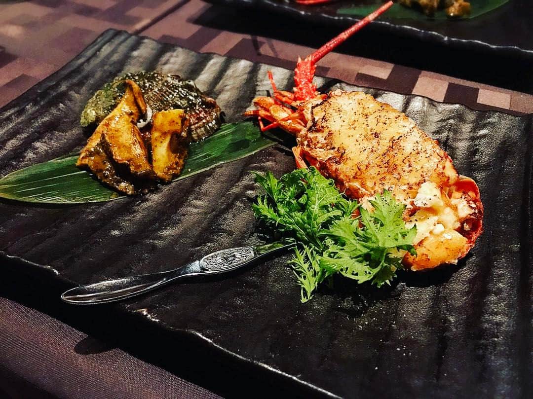 吉田愛璃のインスタグラム：「初めてのお店✨✨ とっーても美味い...♥️幸せ♥️ #鉄板焼きくびれ  #広尾」