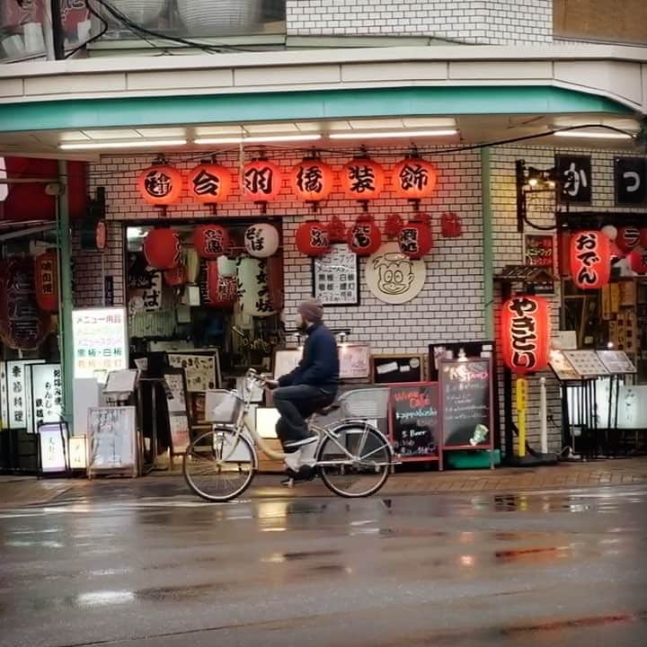 Timo the Fotographerのインスタグラム：「Wandering the streets of Tokyo. . . . . . #fantim #fotography #natgeo #natgeocreative #lovers_nippon #japan #japanese #日本 #写真 #travel #photography #photog #streetphotography #destination #cityscape #nomad #vagabond #canon #nationalgeographic #natgeo #photographer #フォトグラファー #instagramjapan #teamcanonusa #teamcanonyeah #japancanon #canonjapan #instajapan #lantern #asia」