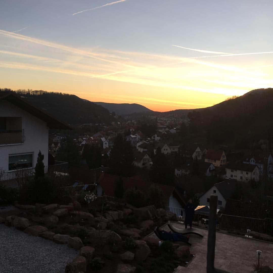 長谷川光基のインスタグラム：「Guten Morgen🇩🇪🇩🇪🇩🇪 ベランダからパシャリ📷 #Germany #Guten Morgen #beautiful  #a.m8:15」