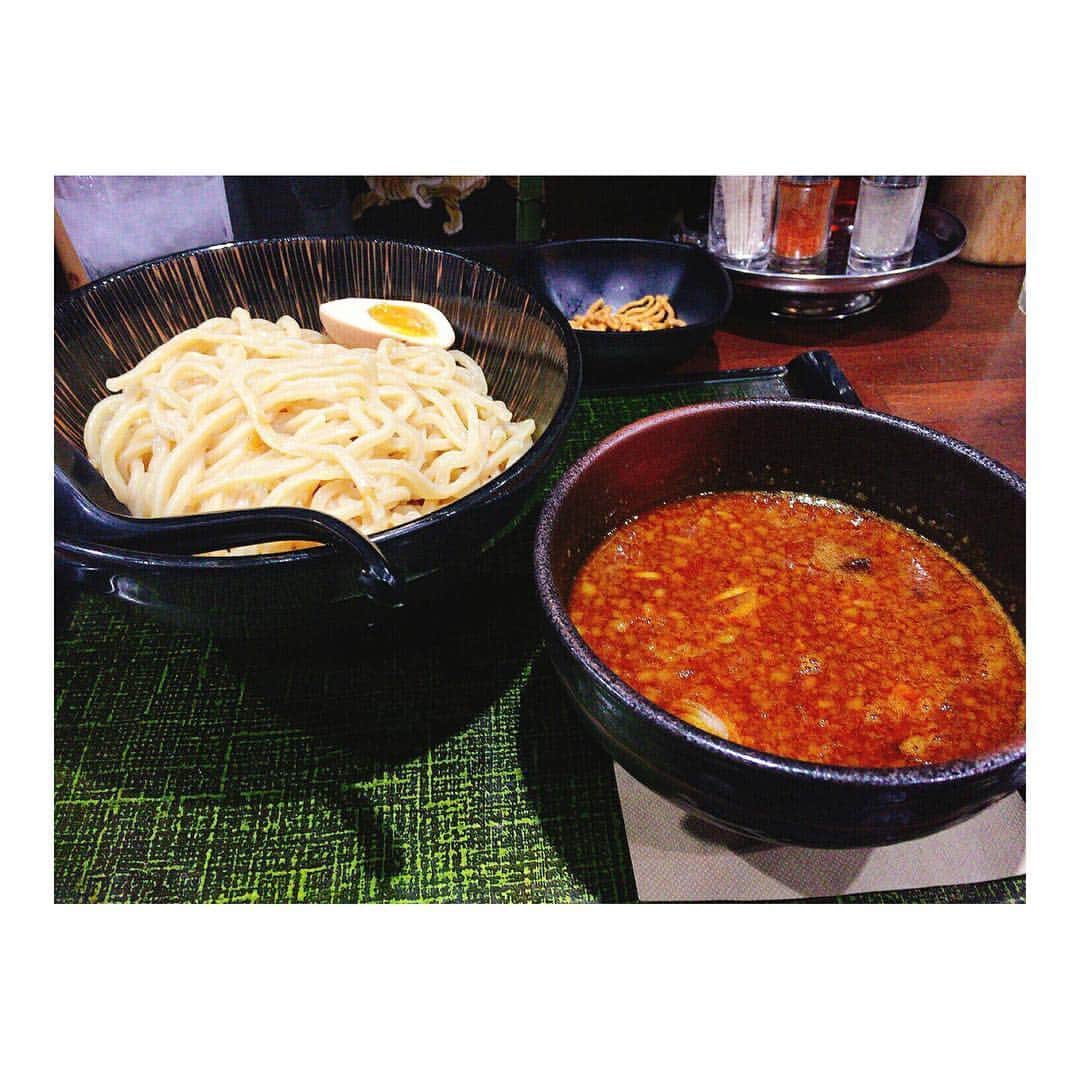 麺処 誇のインスタグラム：「「麺処誇」の背脂つけ麺です！詳しい場所は教えられませんが、もし見つけた際にはお立ち寄りください！ご来店お待ちしております(*^_^*) #新宿駅#西新宿#新宿区#歌舞伎町#新宿駅#新宿三丁目#新宿#新宿二丁目#新宿御苑#つけ麺#ラーメン#醤油ラーメン#味噌ラーメン#ラーメンインスタグラマー#グルメ#ラー活#チャーシュー#スープ#魚介#背脂#コッテリ#脂#野菜#麺処誇」