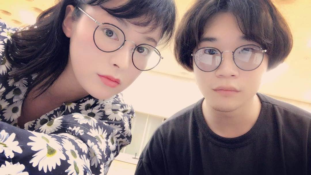 貫地谷しほりさんのインスタグラム写真 - (貫地谷しほりInstagram)「稽古を途中で抜け出して ジャージのまま大河のリハーサルへ。 そして今オフィーリアへ戻るべく移動してます🚘 今日は矢本くんと眼鏡が似てた〜 #矢本悠馬 #大河 #直虎 #みなさん #イライラ #してるのでしょうか #笑 #しのさん #ファイト #ハムレット #待っててください 〜」3月27日 16時10分 - shihori_kanjiya