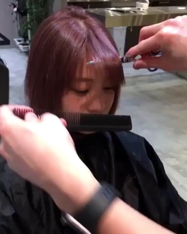 beautのインスタグラム：「【@beaut.hairstyleより】 トレンドでもあるシースルーバング♡ ---------------------------------------------------- 動画はBeleza渋谷店のexecutive director @kodamayohei さんから。 小玉さんはグラデーション・ハイライトカラーのスペシャリスト！ 透き通るような外国人風女子になりたいなら 小玉さんを予約しましょう♫ 動画でのスタイリングものせているので インスタグラムもチェックしてみて下さい♡ --------------------------------------------------- #beaut #ビュート ・ ・ ・ #ヘアスタイル #ヘアアレンジ #サロンモデル #グラデーション #カラー #ショート #ボブ #メイク #ヘアアレンジ解説 #セルフアレンジ #instafashion #like4like #fashion #coordinate #colorful #japan #japanshop #shibuya #tokyo #ootd #fashionista #デート #可愛い」