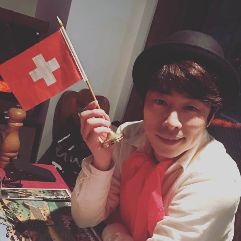田村淳のインスタグラム：「スイス料理店  #シャレー にて チーズフォンデュとスイスワイン 最高に美味いし！  #福岡県城南区」