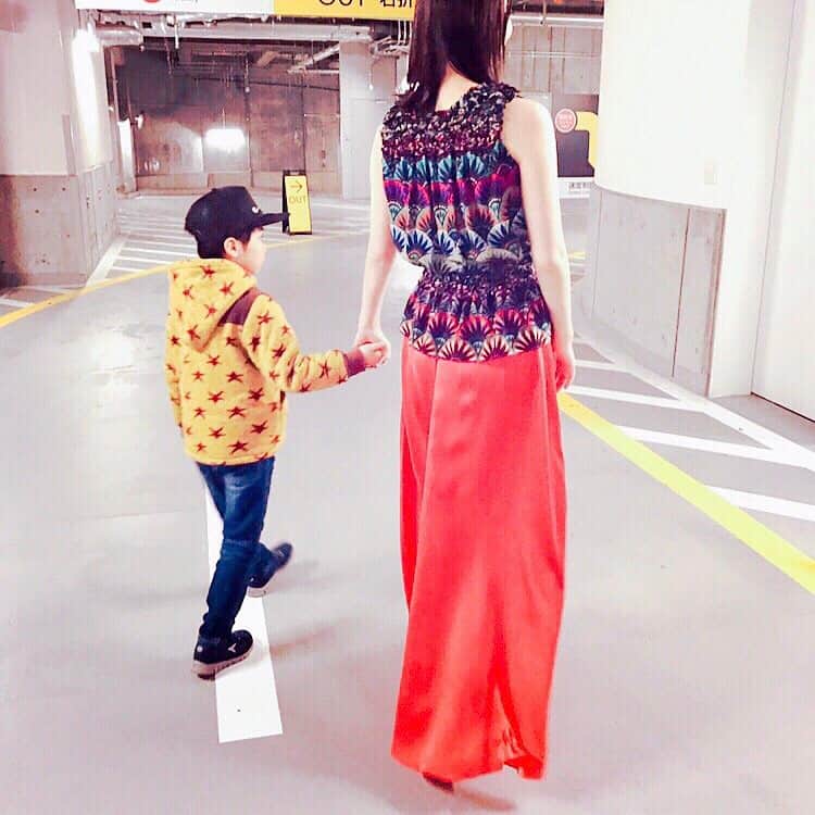 佐々木希さんのインスタグラム写真 - (佐々木希Instagram)「甥っ子と母も ショーを見てくれました🌹 #EMPORIOARMANI#ショー#家族」3月28日 14時45分 - nozomisasaki_official
