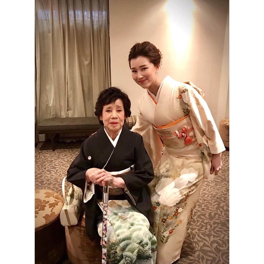 彩星りおんのインスタグラム：「introduce my beloved lovely grandma❤️(Seeing my grandma is one of my reasons to come back to Japan.) I've been respecting her a lot.  She loves to laugh, eat, and sing🎤 always teaches me precious things in life.  一時帰国の目的の１つは大好きなおばあちゃんに会うこと😊 よく食べよく笑い、歌うことが大好きなおばあちゃん✨いつも人生の節目に大切なことを教えてくれます。おばあちゃんからの教えをいつも心に留めています💓Love you a lot‼︎ #grandma #gramma #lovely #respect #admireher #kimono #Japan #Kyoto #homecountry #nyc #ny #instalife #大好きなおばあちゃん #歌好きは遺伝したのかも #日本 #京都 #着物 #一時帰国」