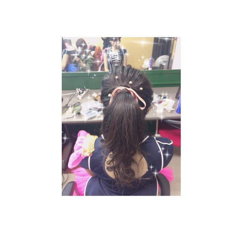 甲斐彩花のインスタグラム：「今日の髪型はせっちゃんにやってもらいました😋 キラキラとリボン🍼🍼💗 かわいい。すき。💓」