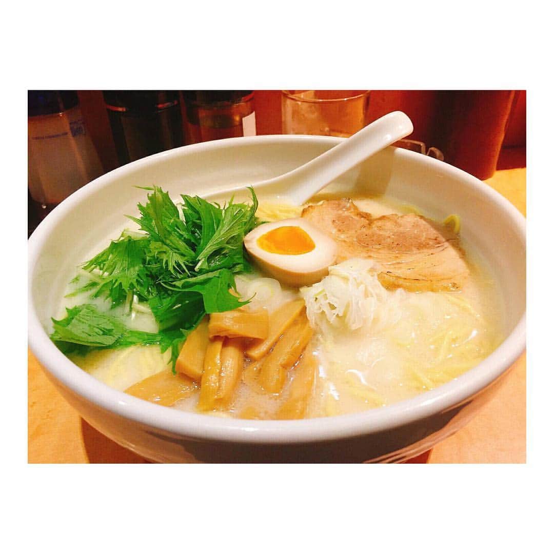 のインスタグラム：「ハッシュタグ「#麺処誇」を付けて、つけ麺またはラーメンの画像を投稿していただいたお客様には、〈ラーメン大盛り〉サービスいたします。当日は、その画面をお見せください。  #新宿駅#西新宿#新宿区#歌舞伎町#新宿駅#新宿三丁目#新宿#新宿二丁目#御苑#とりぱいたん#つけ麺#ラーメン#醤油ラーメン#味噌ラーメン#ラオタ#煮卵#ラーメンインスタグラマー#グルメ#ラー活#チャーシュー#スープ#魚介#三つ葉#コッテリ#脂#野菜#麺処誇」