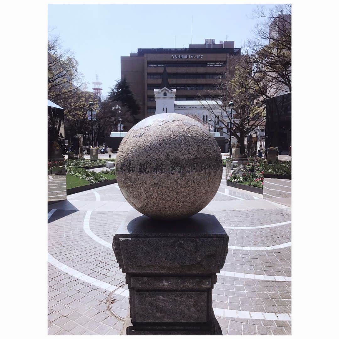 愛可さんのインスタグラム写真 - (愛可Instagram)「・ 今日は3年目に突入した横浜市文化観光局の番組 『ワタシの横浜とりっぷ』の撮影でした。  かれこれ20代からの長い付き合いの仲良しのモデル、純ちゃんと横浜の街を散策して来ました！  笑いっぱなしで仕事を忘れてしまうくらい楽しい撮影でした。 今日はお天気にも恵まれ、気持ちが良い日でした。 横浜の桜も三分咲きでしたよ🌸 ・ ・ O.Aの日程がわかったらまたお知らせします🕊 ・ ・ #ワタシの横浜とりっぷ #横浜  ストーリーにも！」3月28日 21時43分 - aikick
