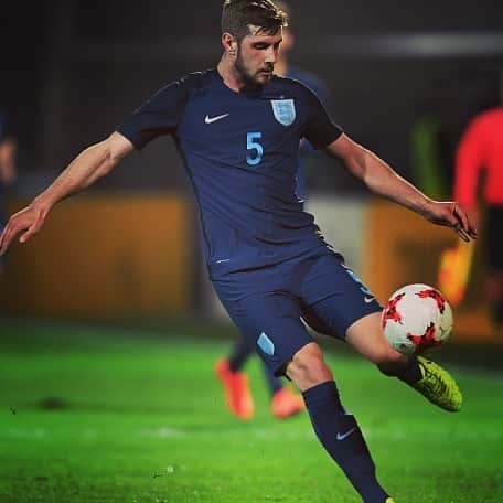 ジャック・ステファンズのインスタグラム：「Good week away 🦁 now back to Southampton to prepare for a big game on Saturday ⚽️」