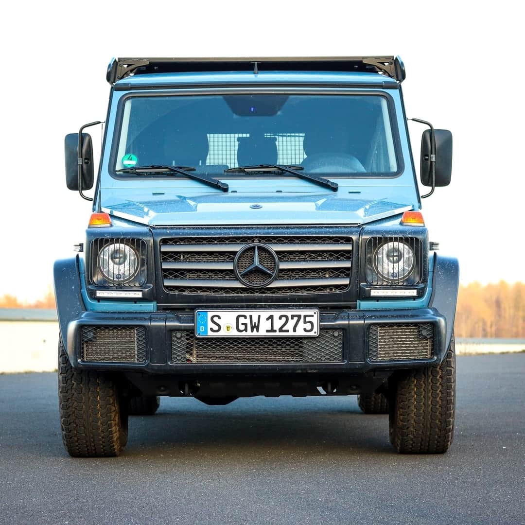 メルセデス・ベンツさんのインスタグラム写真 - (メルセデス・ベンツInstagram)「"Legende-Wagen" - Legendary G-Class!  #Mercedes #MercedesBenz #GWagon #Geländewagen #G350d #Professional #Blue #4X4 #Outstanding #Lifestyle #DreamCar #Offroad #Robust #Legend #Auto #Automobil #GClass [Mercedes-Benz G 350 d Professional | Combined fuel consumption: 9.9 l/100km | CO2 emission combined: 261 g/km]」3月29日 11時00分 - mercedesbenz