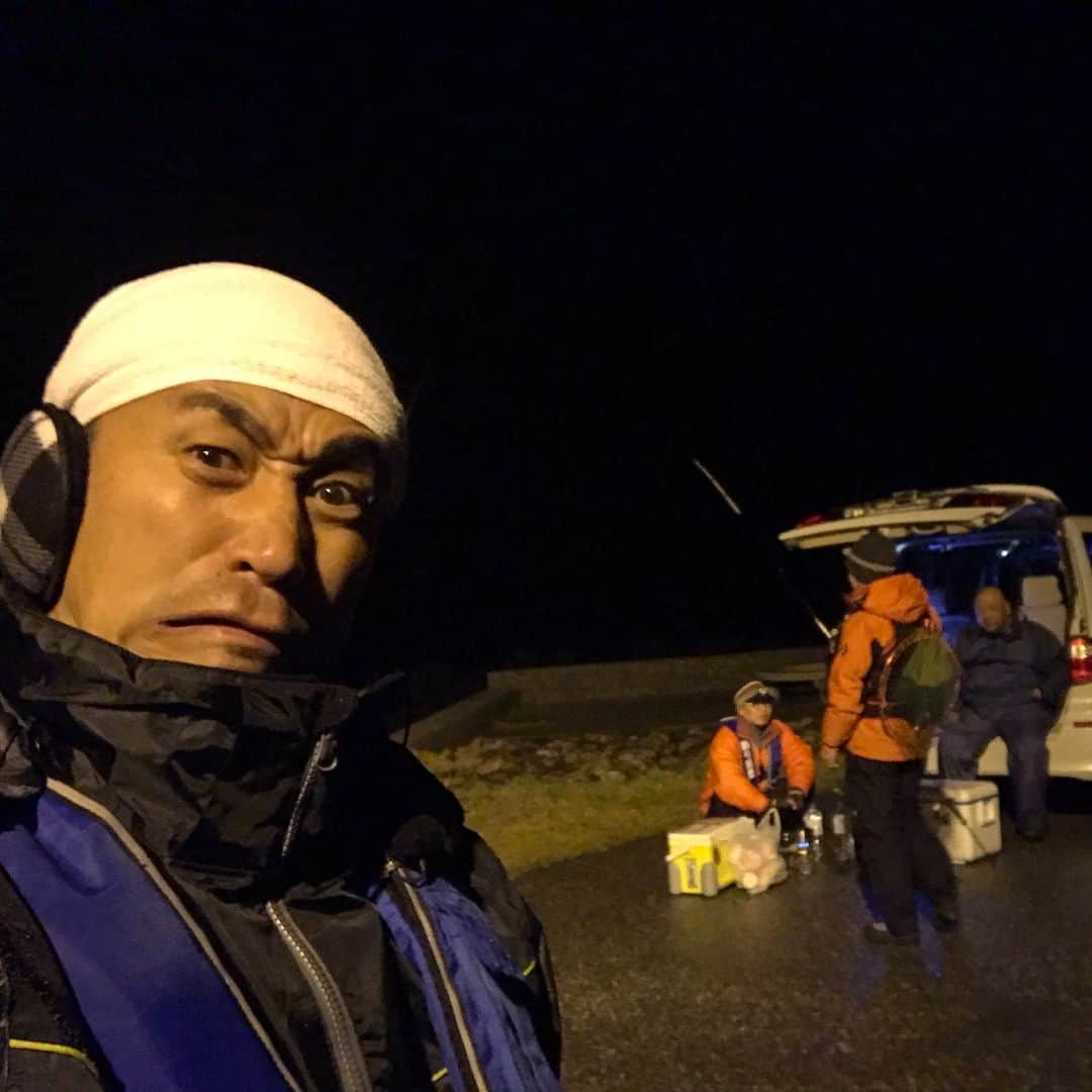 石田靖さんのインスタグラム写真 - (石田靖Instagram)「NHK-BS『釣りびと万歳』ロケで富山県へ❗️ この時期富山といえばホタルイカ 海岸に上がってくるホタルイカの疑似餌（ルアー）でクロダイ（チヌ）狙い‼️ 夜釣りでございます🙏🙏🙏 お天道様、釣れますように〜 #nhkbs  #nhkbsプレミアム  #nhkbspremium  #釣りびと万歳 #釣り #富山県 #富山湾 #ホタルイカ #ルアー #疑似餌 #ホタルイカルアー #ホタルイカパターン #クロダイ #チヌ #チヌ釣り #蛍烏賊 #石田靖」3月29日 12時39分 - yasulog