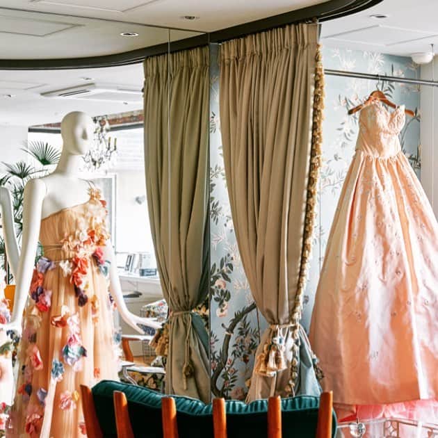 WEDDING DRESS KEITA MARUYAMAのインスタグラム：「keitamaruyama_wedding ★ケイタマルヤマのさくら刺繍ドレス ★ウエディングドレスのご試着が可能です。  丸山邸（南青山）完全予約制 詳細は以下からwebサイトのURLをタップ頂き確認ください。 @keitamaruyama_wedding ★  #keitamaruyamawedding#keitamaruyama#ケイタマルヤマ#ケイタマルヤマウエディング  #wedding#weddingdress#dress#ウエディング#ウエディングドレス#お花#花嫁ドレス#ピンク#結婚式準備#花嫁準備#プレ花嫁#試着#衣裳合わせ#刺繍#mariage#永遠#誓い#花嫁#ceremony#happy#丸山邸#tokyo#japan」