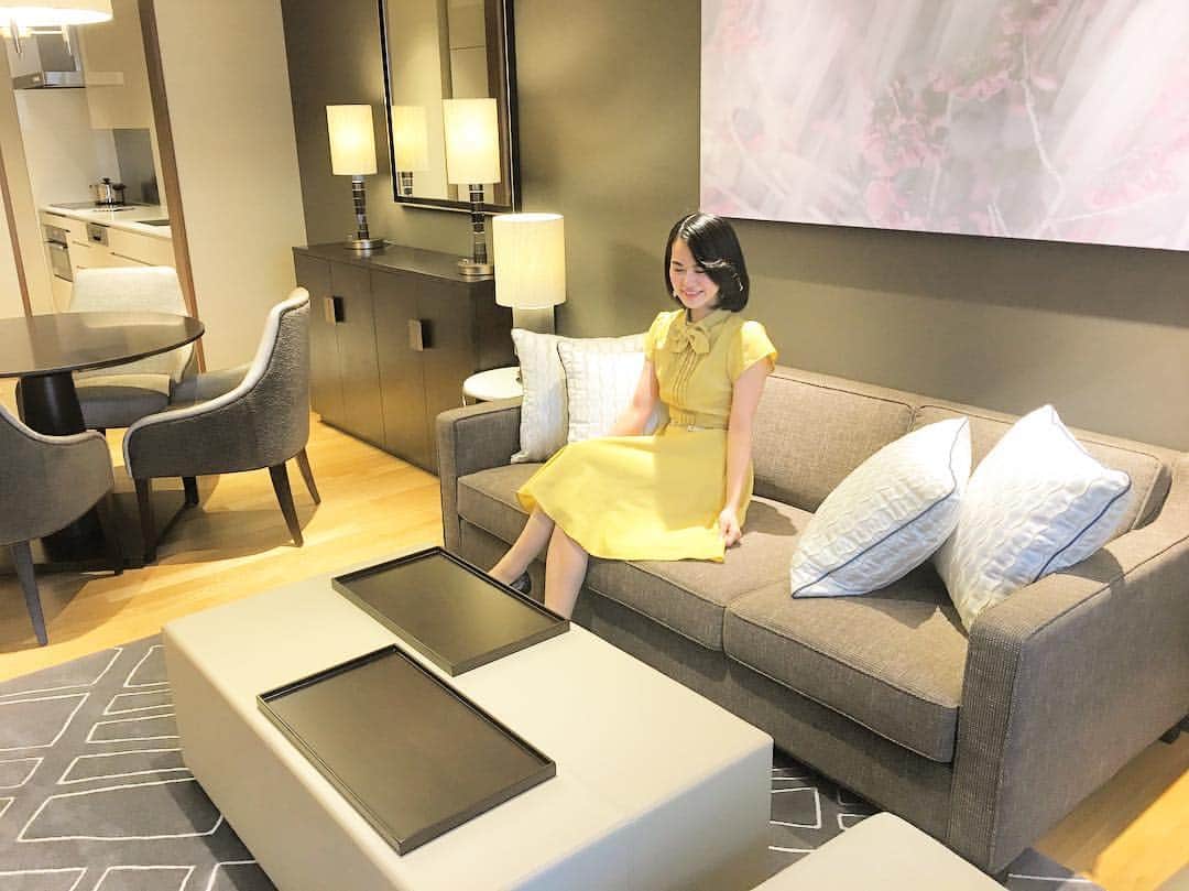 七尾エレナのインスタグラム：「ASCOTT 丸の内 東京🏨 ＊ 先日招待頂き、オープン前に宿泊してきた✨ アスコットは、 中国 深圳に行った時に宿泊したことがあって、 洗練されたデザインがすごくお気に入りだったから、 今回丸の内にもできると聞いて楽しみだったの 本日いよいよオープンだって！ ＊ #アスコット丸の内東京 #アスコット #ascott」