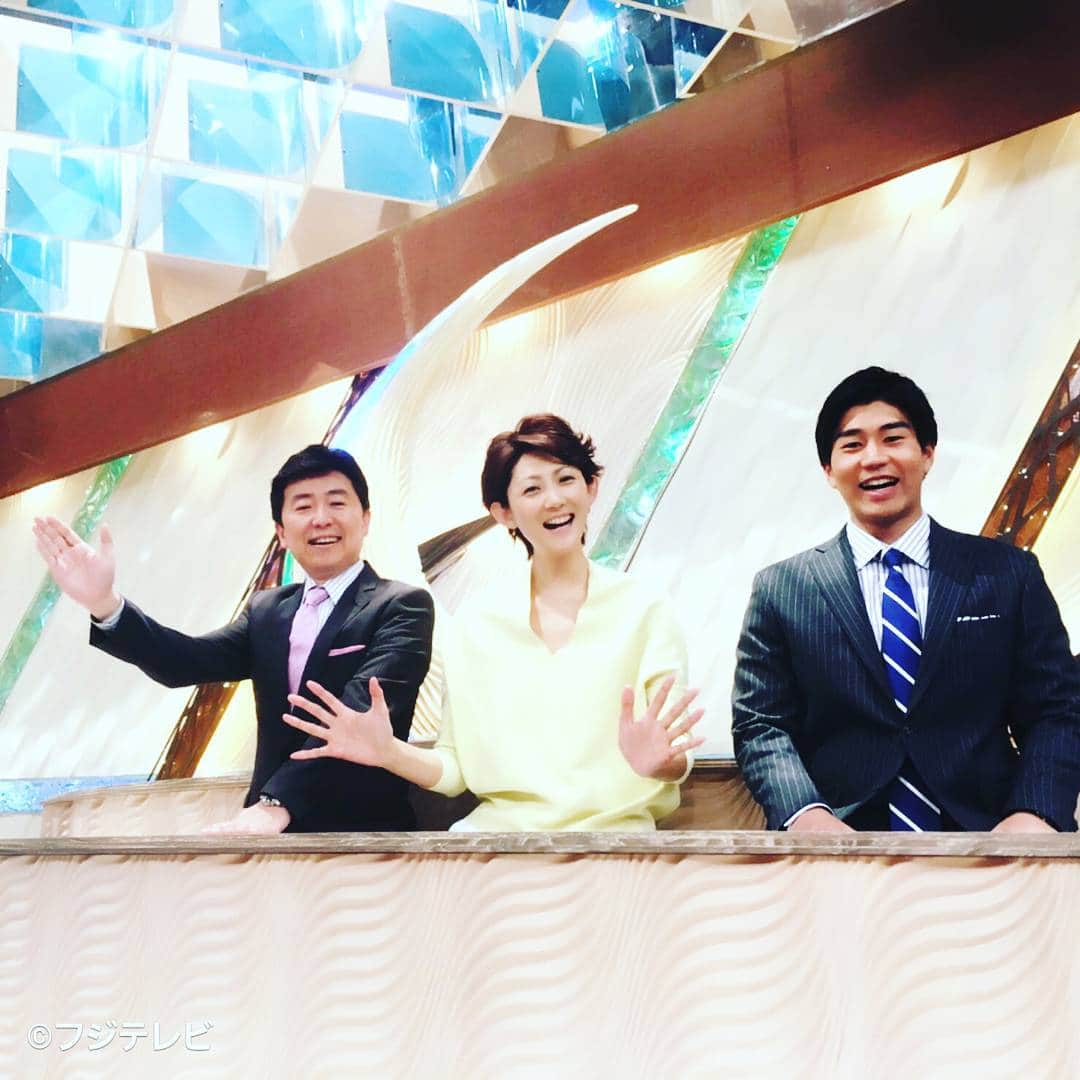 フジテレビ「とくダネ！」のインスタグラム：「新セットの“ひな壇”で笠井さんと森本さんと内野くんの3shot♪ プレゼンターの森本さんと内野くんがこの席に座るのはもしかしたらレアかも！ #笠井信輔 #森本さやか #内野泰輔 #春 #とくダネコーデ #どんなセリフが合うでしょう #とくダネ大喜利 #ファッション #コーディネート #今日のコーデ #コーデ #アナウンサー #大喜利 #2017 #3月30日 #木曜日 #とくダネ #tokudane #フジテレビ #fujitv 170329」