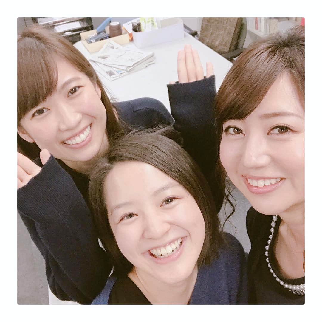 のインスタグラム：「. 今日、大阪では桜の開花が発表されました💕 あたたかくなったら3人で旅行に行こうと密かに計画している私たち😍 #桜ついに開花❤️ #お花見したい #いちご狩り行きたい #旅行いきたい #とにかく遊びたい😍 #写真を撮るという作業だけで #しばらく3人で爆笑してた😂 #何でかは忘れた😂」
