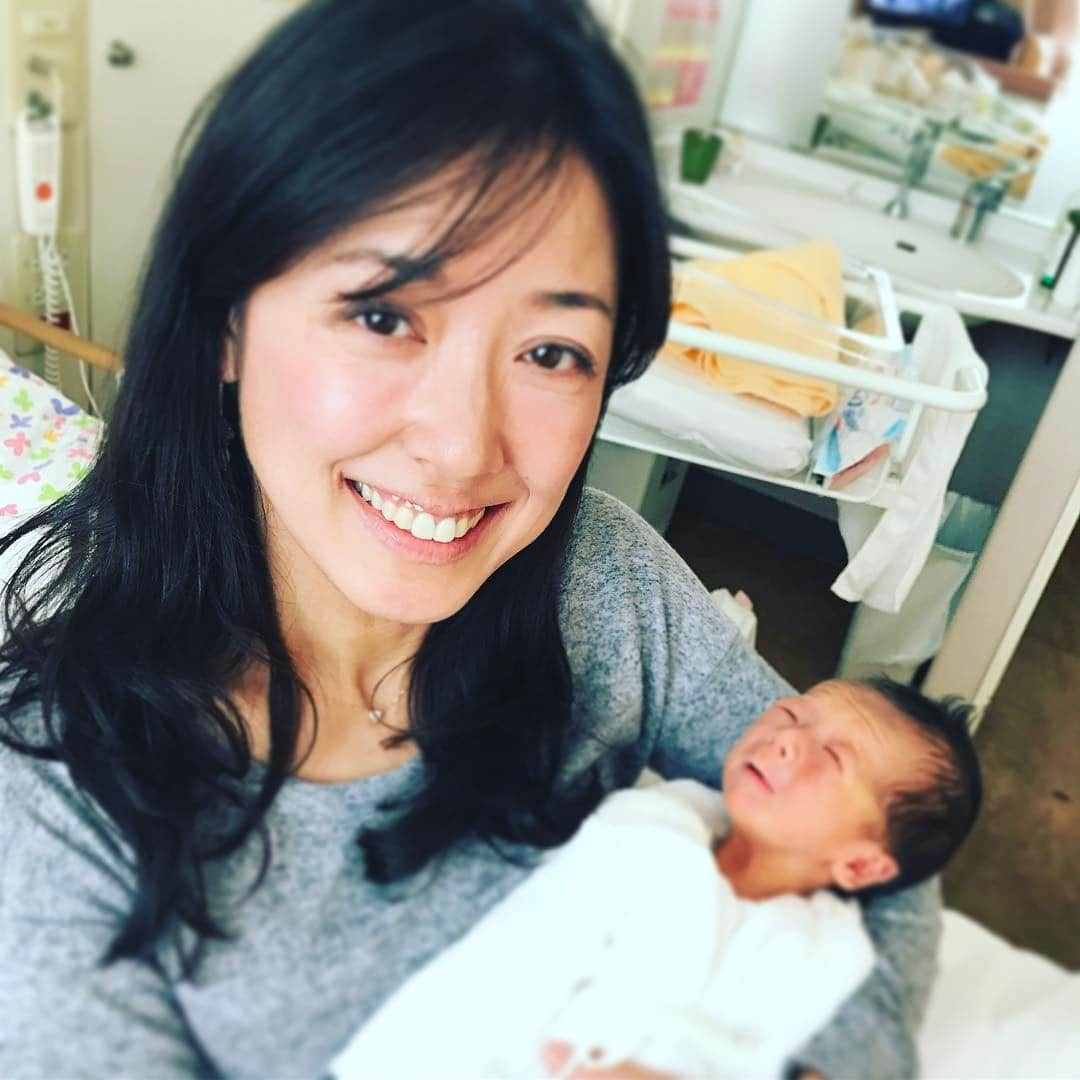 内藤聡子さんのインスタグラム写真 - (内藤聡子Instagram)「こちらは史江ママオススメ、宇宙人風ショット👽 #若林史江」3月30日 19時18分 - naitosatoko