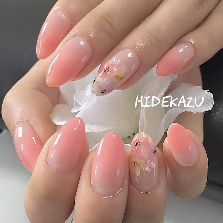 Hidekazu さんのインスタグラム写真 Hidekazu Instagram ピンクグラデーション シンプル可愛いこだわりのブレンドピンクグラデ ワンポイントのフラワーも清楚に かっこかわいい Coolcute Hidekazu メンズネイリスト ネイル ジェルネイル ネイル