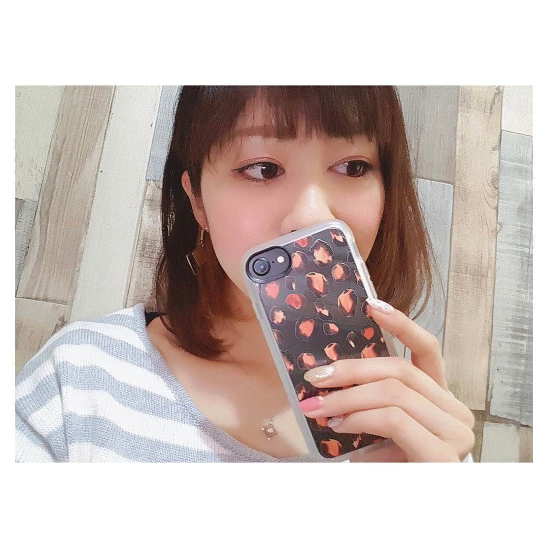 Yuri Sakuraiさんのインスタグラム写真 - (Yuri SakuraiInstagram)「: SoftBankselection様から、 おNewのiPhoneケースを頂いきました♪ : 前回ピンクのiPhoneケースに合わせて、 ネイルも春っぽくピンクにしたら、 周りのお友達からもすごく好評でした💅★* : 今回はヒョウ柄のケース。 ケースに合わせてネイルチェンジをしたくて、 今回も六本木駅から1分の所にあるネイルサロン、 バルバロッサ六本木店へ行ってきました!! @eyelashsalon.barbarossa : ヒョウ柄って秋のイメージだけど、 それを春っぽく♪とオーダーしたら、 ネイリストさんが春っぽいヒョウ柄ネイルに してくれました❁ : 派手になり過ぎない大人なヒョウ柄ネイル。 今回もお気に入り♪ : スマホケースって今まではあまり変えなかったけど、 ネイルや季節に合わせて変えるのも 気分も上がってよいかも♪ : #ネイルサロンバルバロッサ六本木 #SoftBankSELECTION#newネイルnewケース #newネイル #ヒョウ柄#レオパードネイル#春ネイル#ネイル#nail#newケース#スマホネイル#iPhoneケース #Casetify#桜井有里#PR」3月31日 9時36分 - yuri_sakuraiii