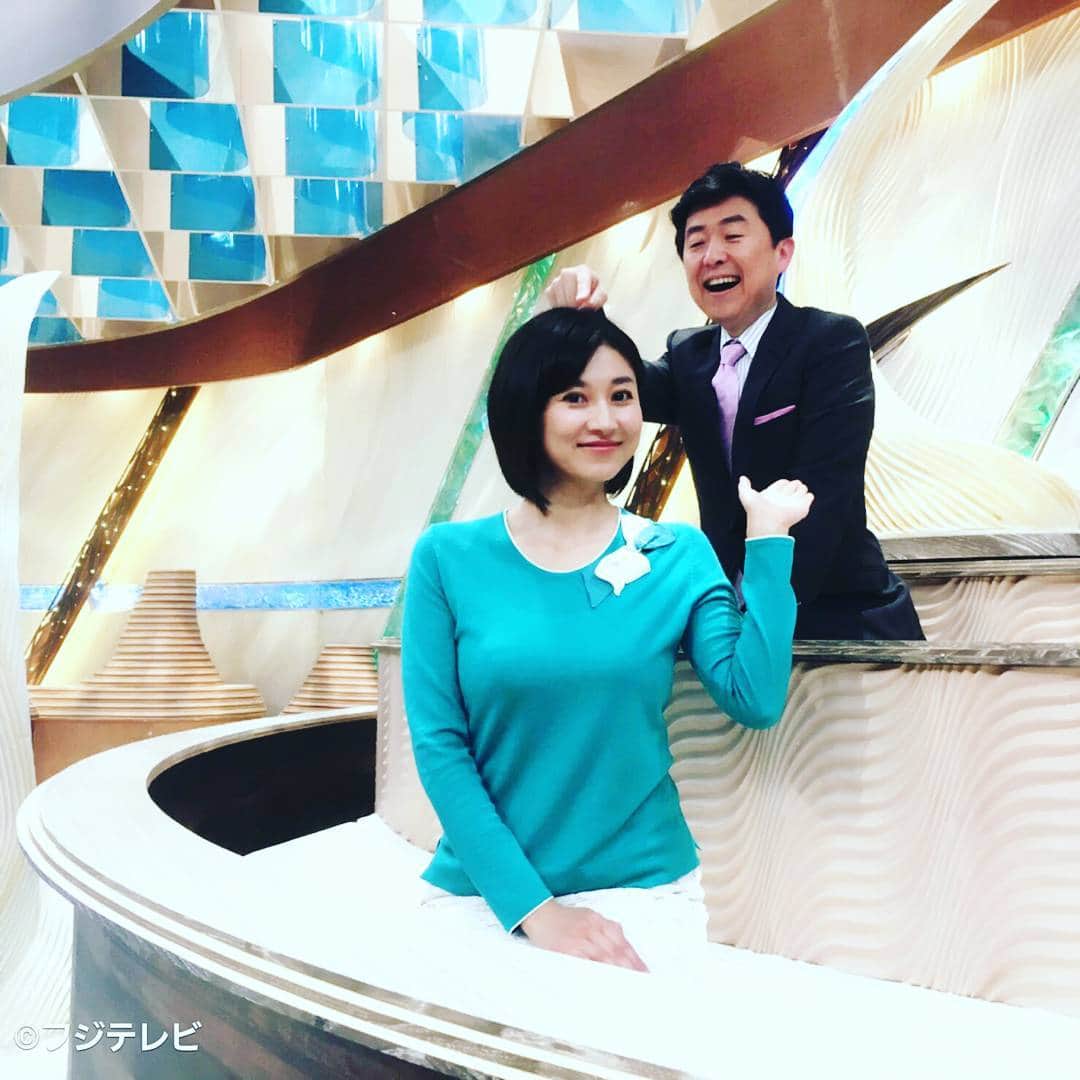 フジテレビ「とくダネ！」のインスタグラム：「新セットの“ひな壇”で菊川さんと笠井さんの2shot♪ きのう投稿しそびれていました<(_ _)> #菊川怜 #笠井信輔 #春 #とくダネコーデ #どんなセリフが合うでしょう #とくダネ大喜利 #ファッション #コーディネート #今日のコーデ #コーデ #アナウンサー #大喜利 #2017 #3月30日 #木曜日 #とくダネ #tokudane #フジテレビ #fujitv 170329」