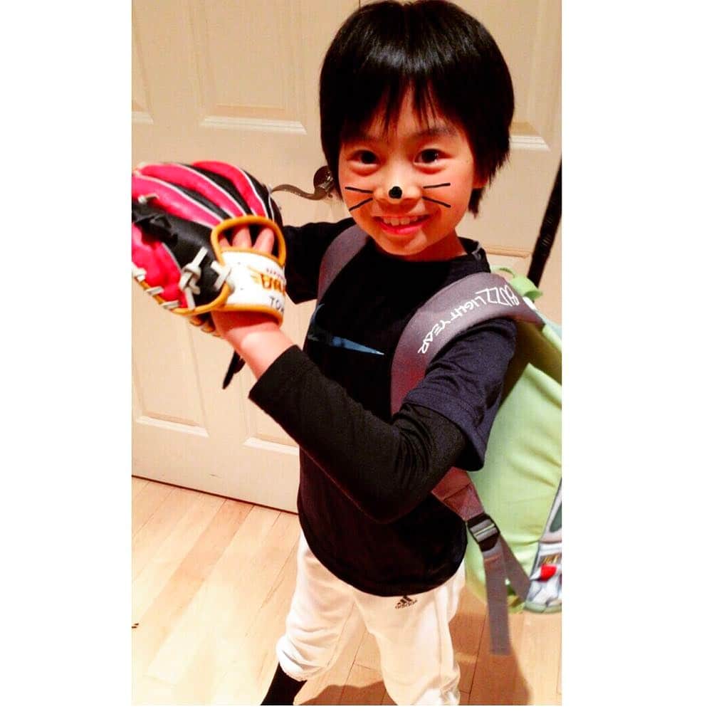 岩隈久志さんのインスタグラム写真 - (岩隈久志Instagram)「My son went to his first baseball practice today! I didn't teach him but he pitches like me!  息子が初めて野球の練習に行ったそうです！ 教えたわけではないのに、僕に投げ方がそっくりです(*^^*) #firstpractice #baseball #son #初めての練習 #野球」3月31日 13時46分 - hisashiiwakuma_21