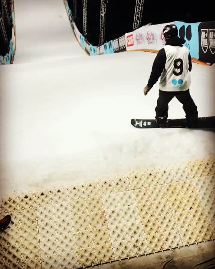 マイケル・トレヴィーノのインスタグラム：「#fbf To the top of the 16 story Big Air Ramp at Air + Style.  s/o @shaunwhite for throwing a great event every year. 🏂🙏🏼」