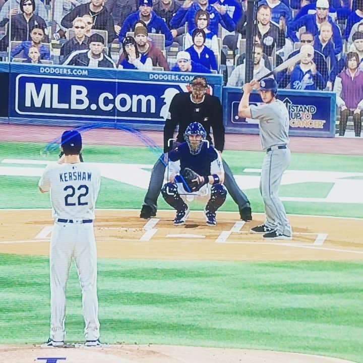 クレイトン・カーショウのインスタグラム：「Do you think Kershaw's curveball is dirtier in real life than in @mlbtheshow ?Comment what you think! #mlb #dodgers #itfdb #kershaw #claytonkershaw」