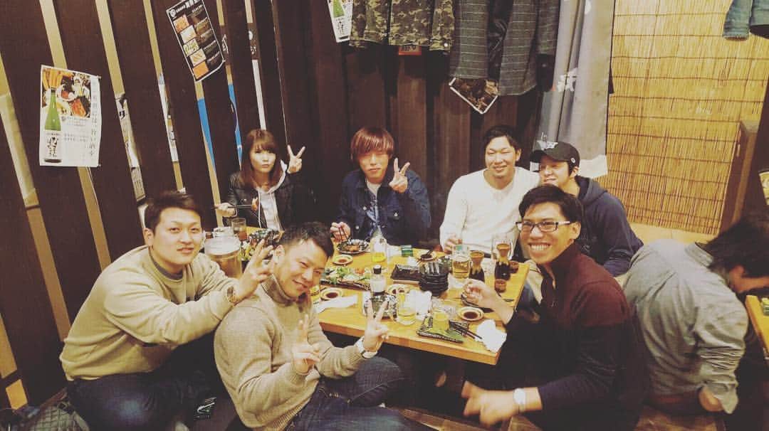 知床漁場明石桜町店のインスタグラム：「本日も沢山のお客様にご来店いただきました😍😍😍 ありがとうございます☺️💕 当店では北海道海の幸が豊富に味わえるコースが沢山あります！！😳 今日から4月ですね！！ 是非、新人歓迎会などに当店をご利用くださいませ☺️💕 また、ご来店のお客様には次回から使える超絶お得なクーポンを皆様にお配りさせていただいてます😍😍 是非ご利用くださいませ☺️💕💕 #明石#知床#漁場#知床漁場#居酒屋#飲み放題# 🐟#牡蠣#カニ#海の幸#北海道#海鮮#ビール#ハイボール#プレミアムモルツ#新人歓迎会✨ #」
