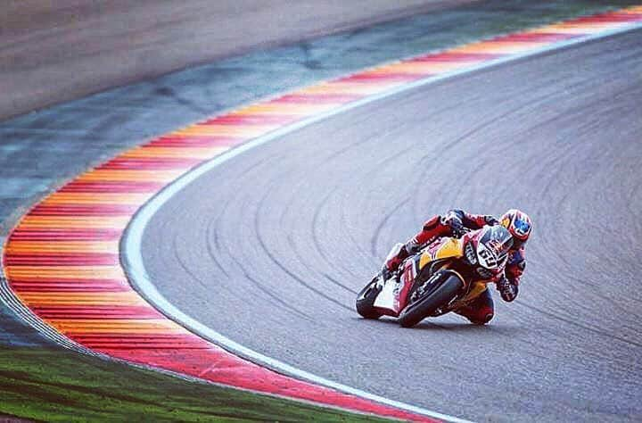 ニッキー・ヘイデンさんのインスタグラム写真 - (ニッキー・ヘイデンInstagram)「Friday Practice P11」4月1日 5時38分 - nicky_hayden