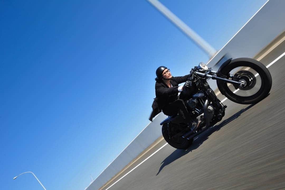 紀里谷和明のインスタグラム：「Me and my Harley....」