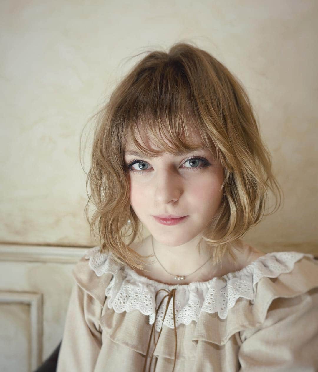Ella Freyaのインスタグラム：「Thank you for doing my hair @koichi_sg, I always love your style 😊  @aventa_hair_salon ありがとうございます〜」
