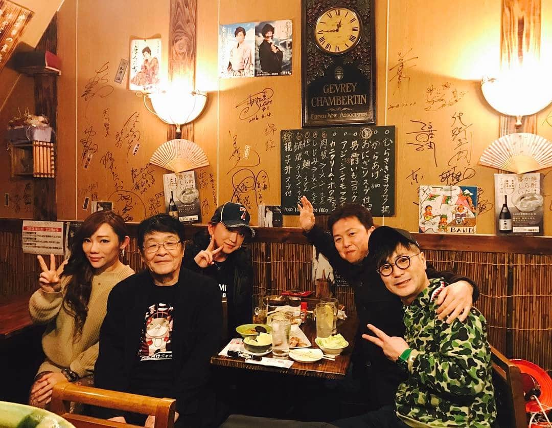 入江慎也さんのインスタグラム写真 - (入江慎也Instagram)「仲本工事さんのお店でご飯ごちそうになりました。  仲本さんの奥さん、加藤茶さんの奥さん、加藤茶さんの奥さんの僕が昔からお世話になっているお父さんと飲み。  貴重な時間を過ごさせていただきました。  #都立大学 #仲本家 #ドリフターズ  #加藤茶さん #出会いに感謝」4月2日 1時30分 - oreirie0408