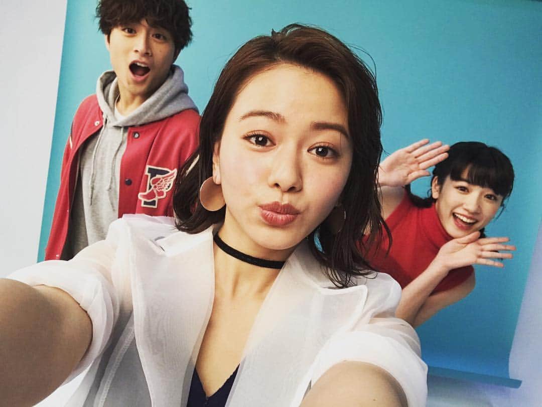 映画「ひるなかの流星」のインスタグラム：「10万フォロー突破しました🐥🐴🐱 ありがとうございます😊💕もう映画はご覧になりましたか..??まだの方はぜひ-✨リピートもぜひに-✨✨ #ひるなかの流星 #大ヒット上映中 #bff @mei_nagano0924official @alan_shirahama_official @yamamotomaika_official」
