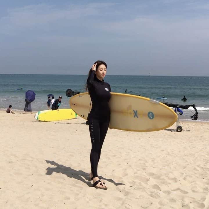 イェ・ジョンファのインスタグラム：「🏄🏻‍♀️🎬」