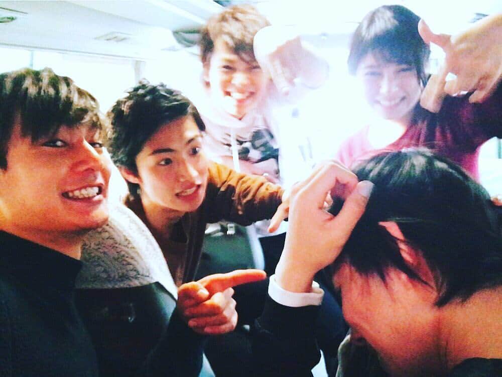 大久保桜子のインスタグラム：「第8話いかがでしたでしょうか？ 司令、そうだったんですね... 夢中になって観ていたらあっと言う間に終わってしまった 早く続きが見たい見たい  カエルのワッペンに 気がついてくれた方〜🙋🏼 そして画像は写真から話し声が聞こえてきそうなくらい楽しそうにしているお気に入りの1枚」