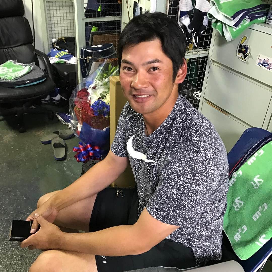 荒木貴裕のインスタグラム：「今日のヒーロー☆ 代打サヨナラ満塁ホームラン！」